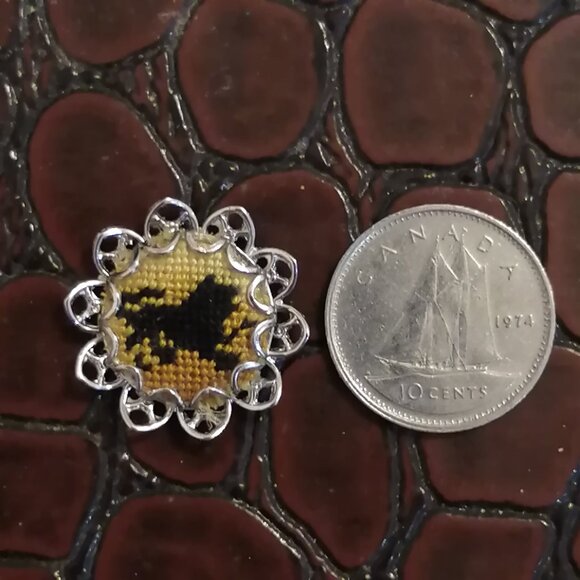 Vintage Handmade Petit-Point Lion (Leo) Charm - Picture 3 of 3